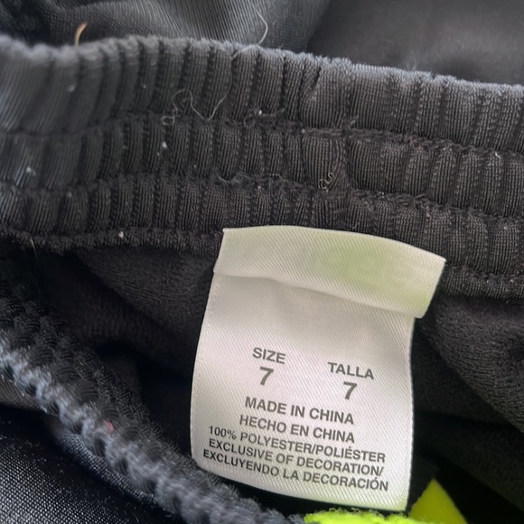 Adidas two piece set in black/green size 7 - Picture 8 of 8